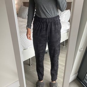 Lululemon drawstring joggers